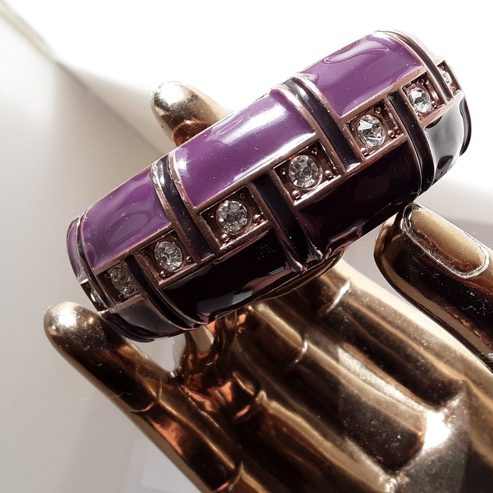Enameled bracelet in purple with rhinestones